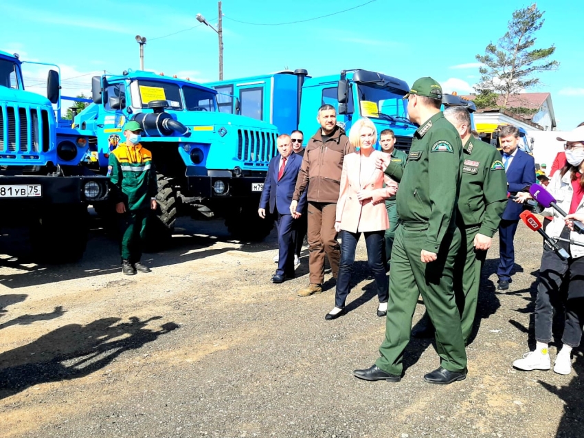  Новую лесопожарную технику осмотрела ​Виктория Абрамченко на базе «Авиалесохраны» в Забайкалье